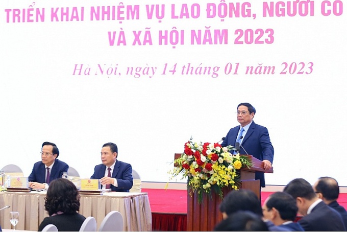 Công đ Dệt may Hà Nội hỗ trợ 1 triệu đồng cho NLĐ Công ty Dệ