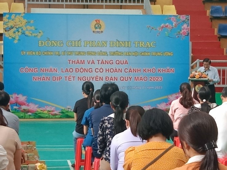 Đắk Nông: Hơn 3.000 người lao động được Công đoàn tặng quà Tết