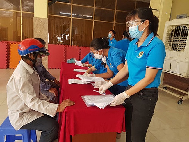 Điều kiện để NLĐ bị giảm thời gian làm việc, ngừng việc nhận hỗ trợ của Công đoàn