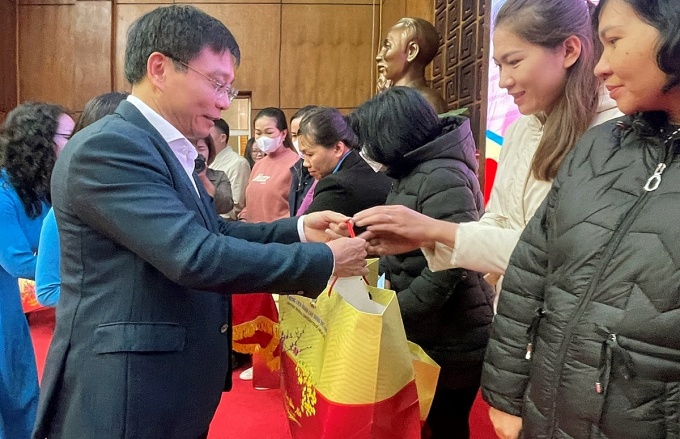 Bộ trưởng Nguyễn Văn Thắng chúc Tết người lao động tại Điện Biên Bộ trưởng Nguyễn Văn Thắng chúc Tết người lao động tại Điện Biên