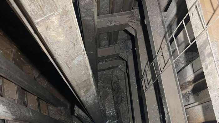 Vụ bé rơi xuống ống sâu 35m: Sẵn sàng đưa trụ bê tông lên mặt đất