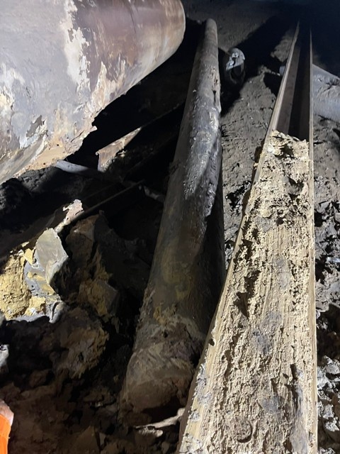 Vụ bé rơi xuống ống sâu 35m: Sẵn sàng đưa trụ bê tông lên mặt đất