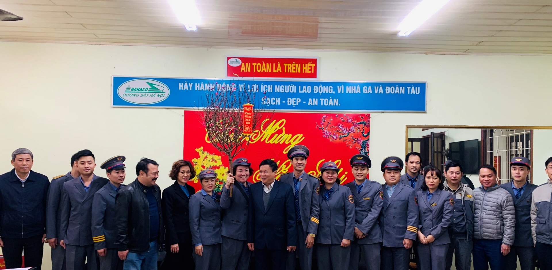 Hơn 6.000 cán bộ, nhân viên ngành Đường sắt làm việc xuyên Tết Hơn 6.000 cán bộ, nhân viên ngành Đường sắt làm việc xuyên Tết