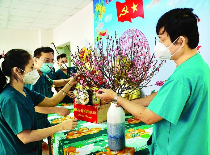 Thưởng Tết nhân viên y tế TP. HCM: Nơi 100 triệu, chỗ 0 đồng