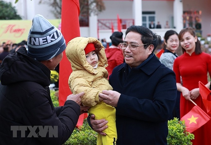 Thủ tướng Chính phủ động viên gia đình chính sách và công nhân tỉnh Cao Bằng