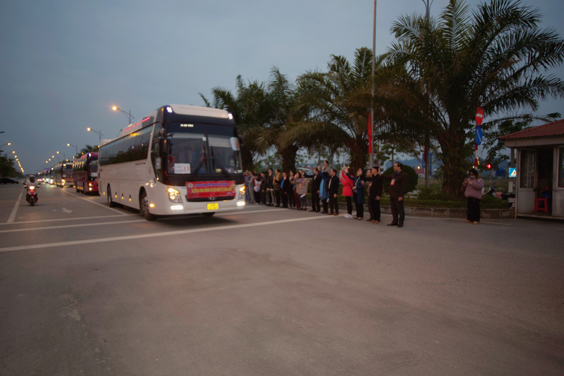 Đưa công nhân về quê ăn Tết: "Xe mới, rộng rãi, sạch sẽ để họ được ngồi thoải mái nhất" Đưa công nhân về quê ăn Tết: "Xe mới, rộng rãi, sạch sẽ để họ được ngồi thoải mái nhất"