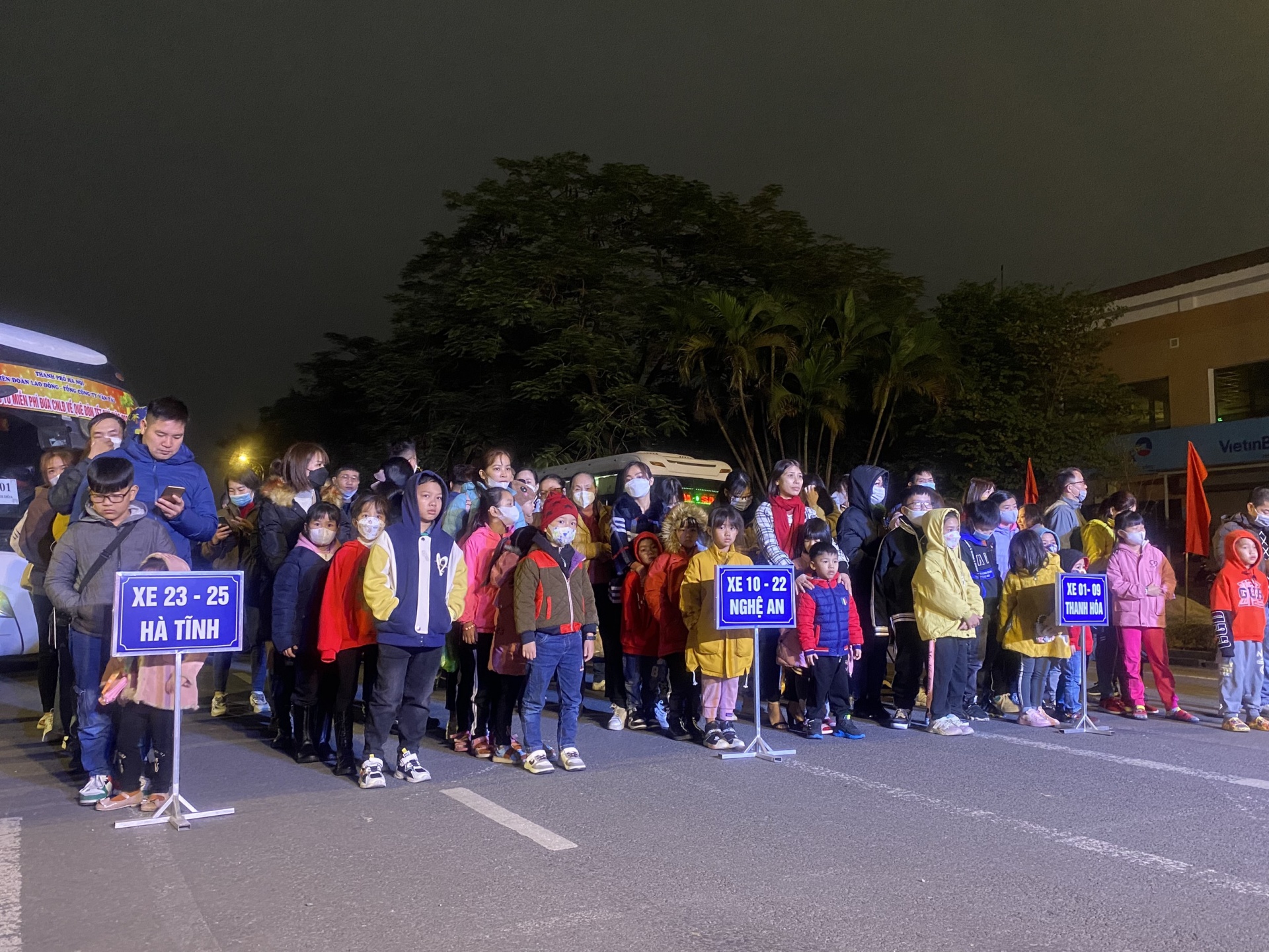 Xe Công đoàn đưa công nhân về quê ăn Tết:  “Hồi hộp không ngủ được vì… lo chậm chuyến”