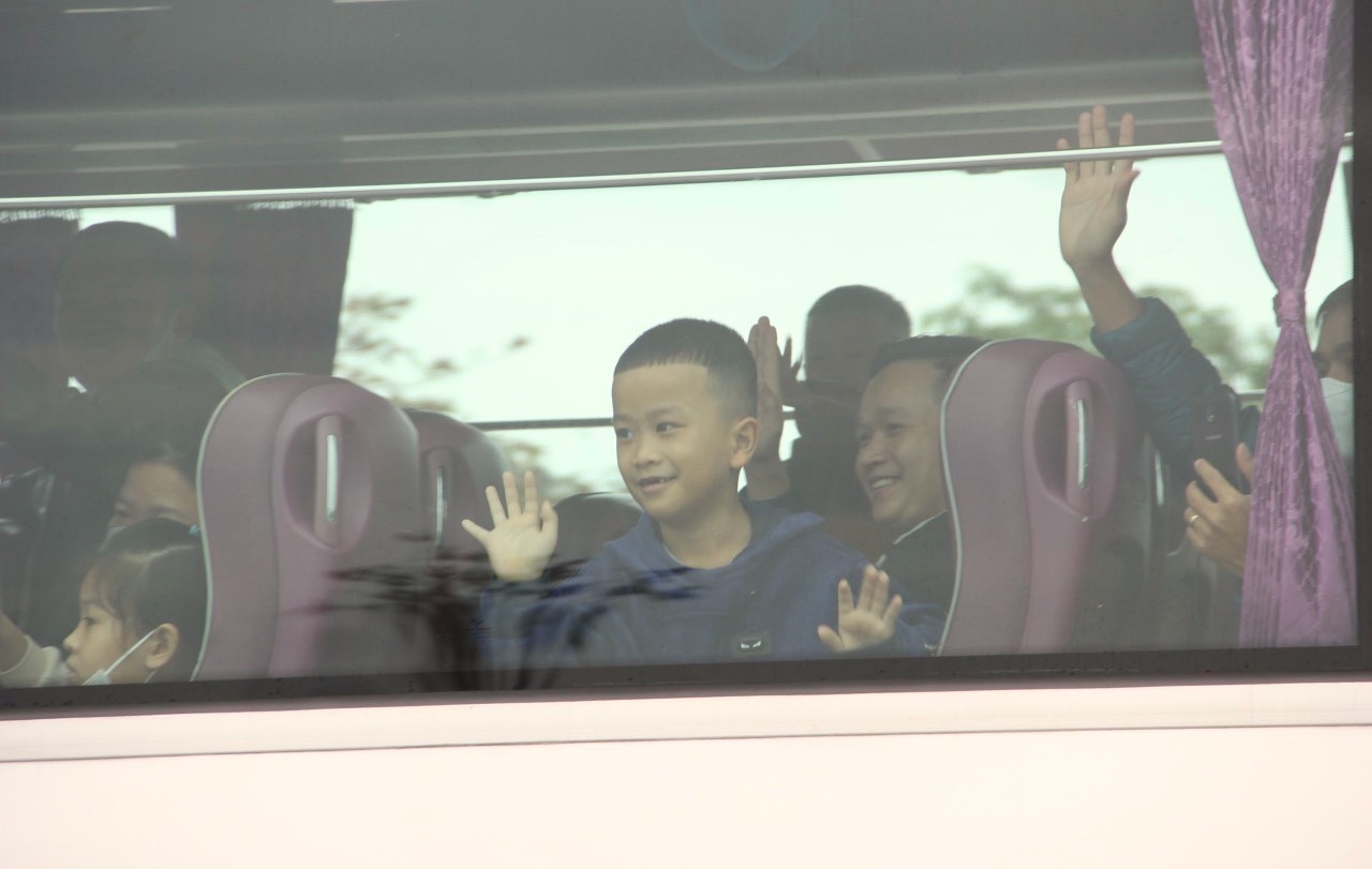 Đà Nẵng: “Chuyến xe Công đoàn” đưa đoàn viên, người lao động về quê đón Tết