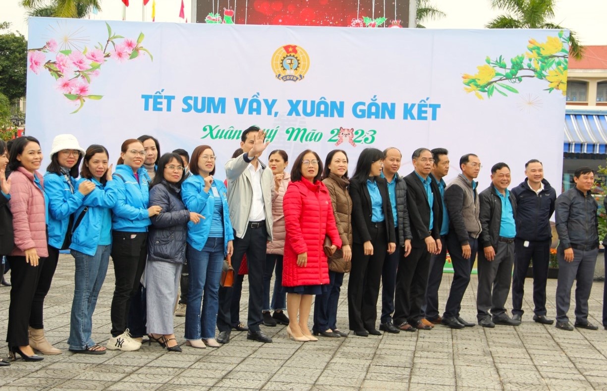 Đà Nẵng: “Chuyến xe Công đoàn” đưa đoàn viên, người lao động về quê đón Tết