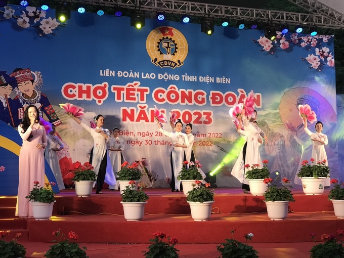 Tưng bừng “Chợ Tết Công đoàn 2023”