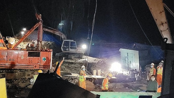 Vụ bé 10 tuổi rơi ống sâu 35m: Đã đưa thi thể Hạo Nam về gia đình an táng Vụ bé 10 tuổi rơi ống sâu 35m: Đã đưa thi thể Hạo Nam về gia đình an táng