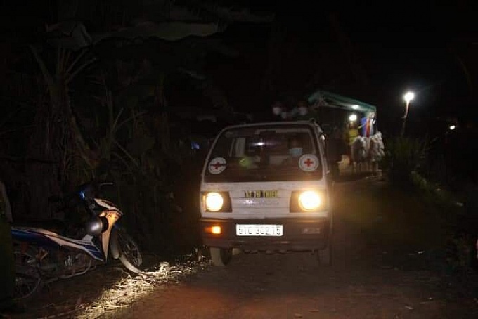 Vụ bé 10 tuổi rơi ống sâu 35m: Đã đưa thi thể Hạo Nam về gia đình an táng Vụ bé 10 tuổi rơi ống sâu 35m: Đã đưa thi thể Hạo Nam về gia đình an táng