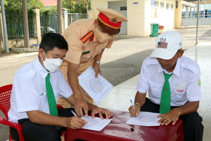 Bảo đảm an toàn giao thông ngày Tết cho công nhân, lao động Bảo đảm an toàn giao thông ngày Tết cho công nhân, lao động