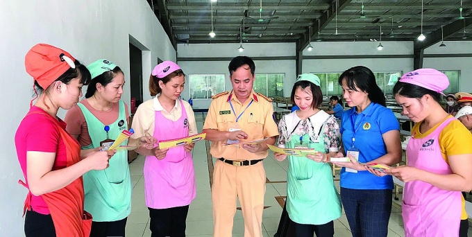 Bảo đảm an toàn giao thông ngày Tết cho công nhân, lao động Bảo đảm an toàn giao thông ngày Tết cho công nhân, lao động