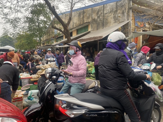 Không khí ngày 29 Tết: Tiểu thương lo lắng vì ế ẩm Không khí ngày 29 Tết: Tiểu thương lo lắng vì ế ẩm