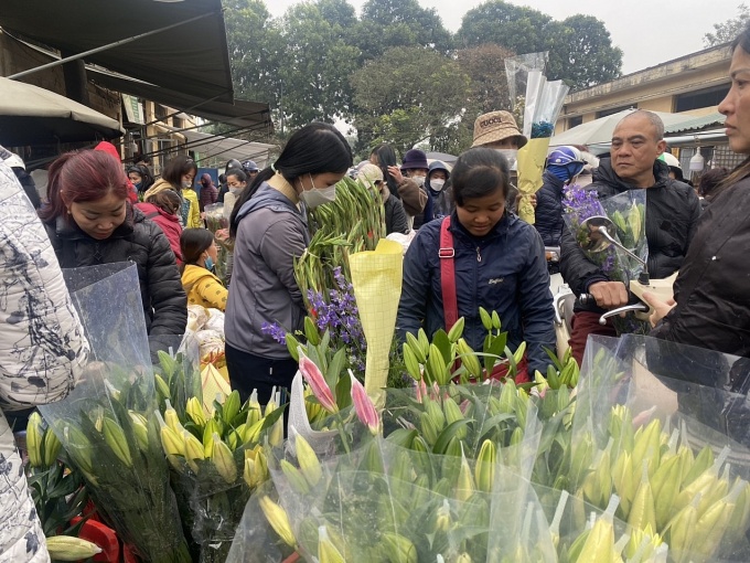 Không khí ngày 29 Tết: Tiểu thương lo lắng vì ế ẩm Không khí ngày 29 Tết: Tiểu thương lo lắng vì ế ẩm