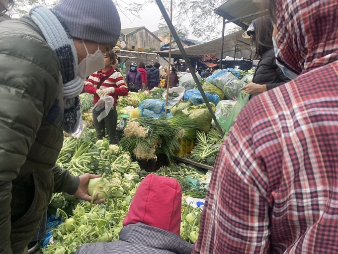 Không khí ngày 29 Tết: Tiểu thương lo lắng vì ế ẩm Không khí ngày 29 Tết: Tiểu thương lo lắng vì ế ẩm