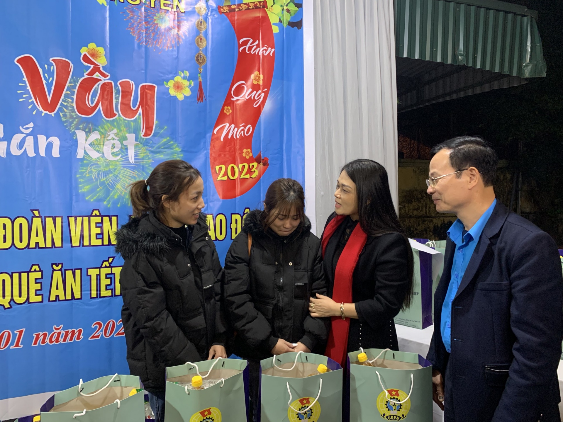 Hưng Yên: Gần 150 chuyến xe nghĩa tình đưa người lao động về quê ăn Tết