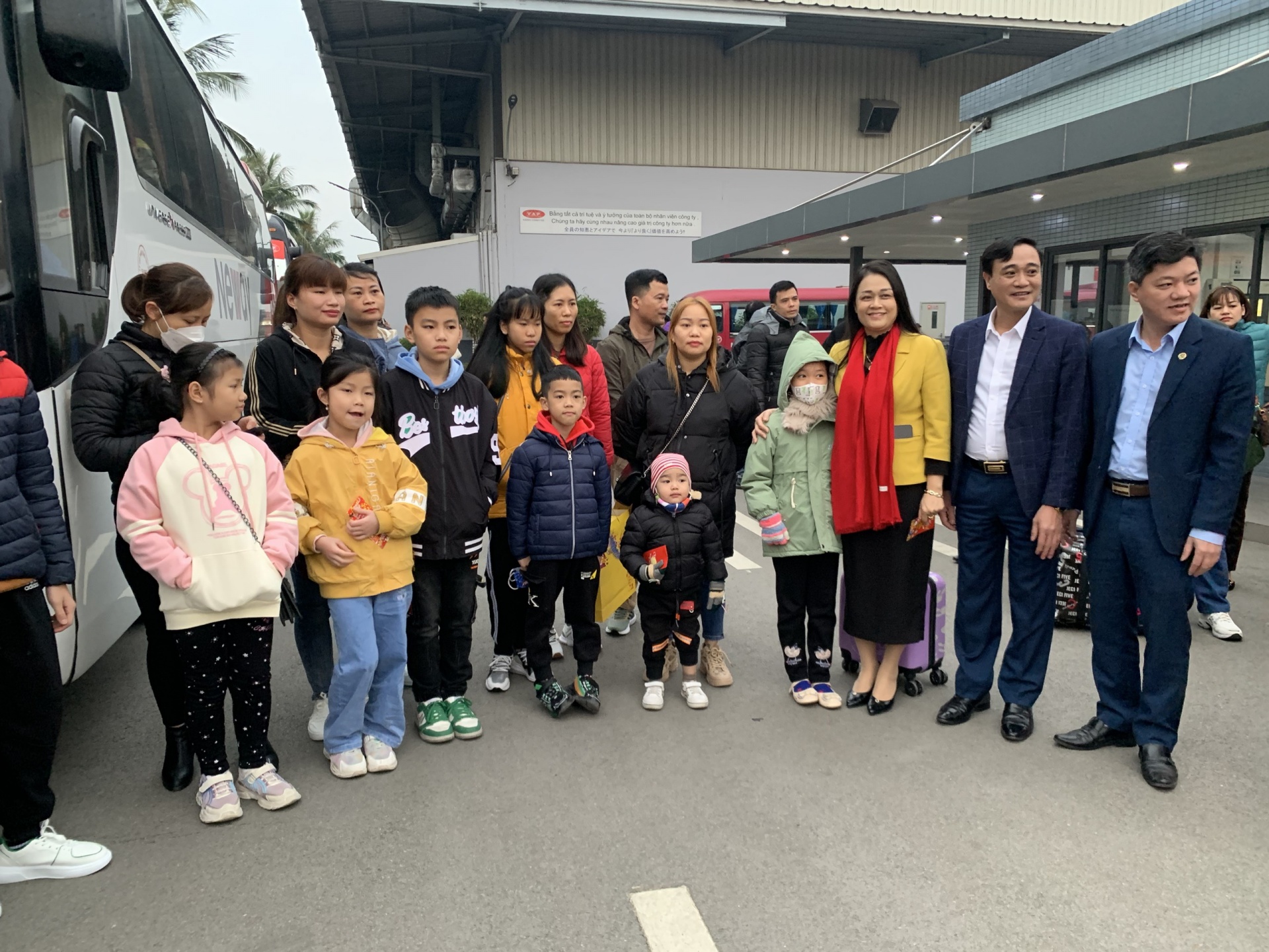 Hưng Yên: Gần 150 chuyến xe nghĩa tình đưa người lao động về quê ăn Tết