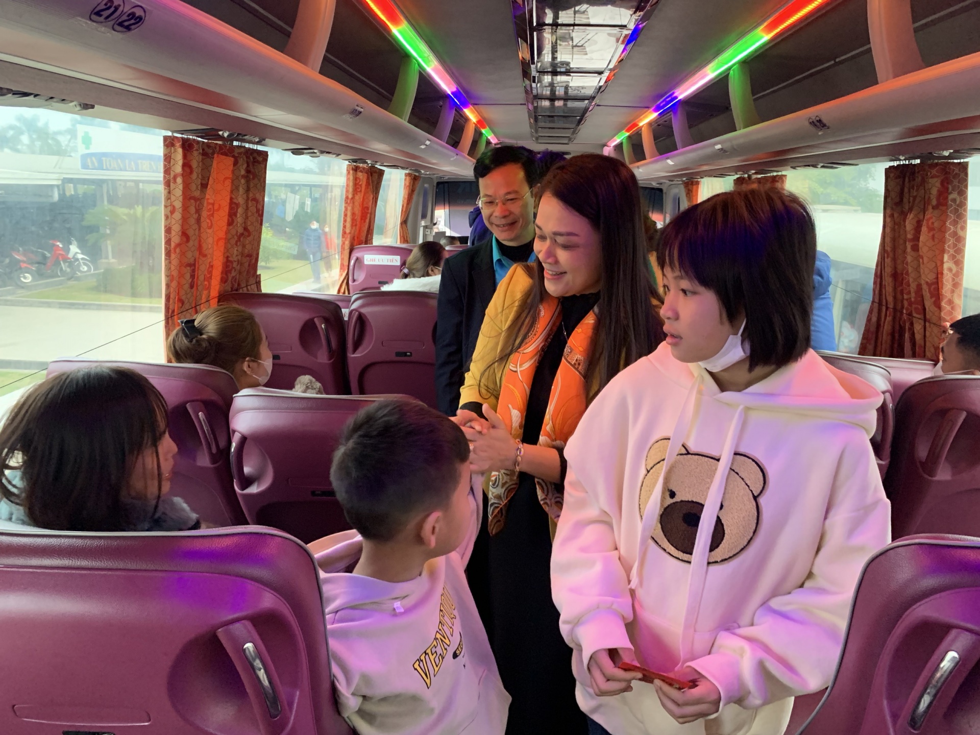 Hưng Yên: Gần 150 chuyến xe nghĩa tình đưa người lao động về quê ăn Tết