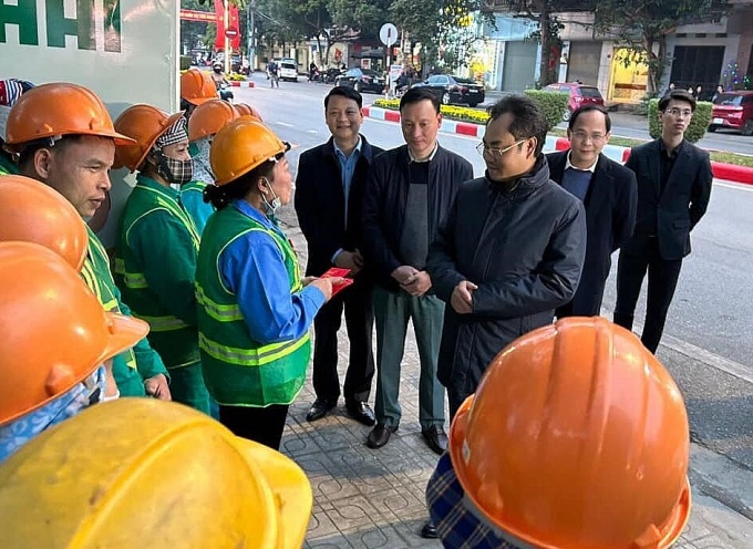 Chủ tịch UBND tỉnh Thái Nguyên thăm, động viên công nhân lao động làm việc xuyên Tết Chủ tịch UBND tỉnh Thái Nguyên thăm, động viên công nhân lao động làm việc xuyên Tết