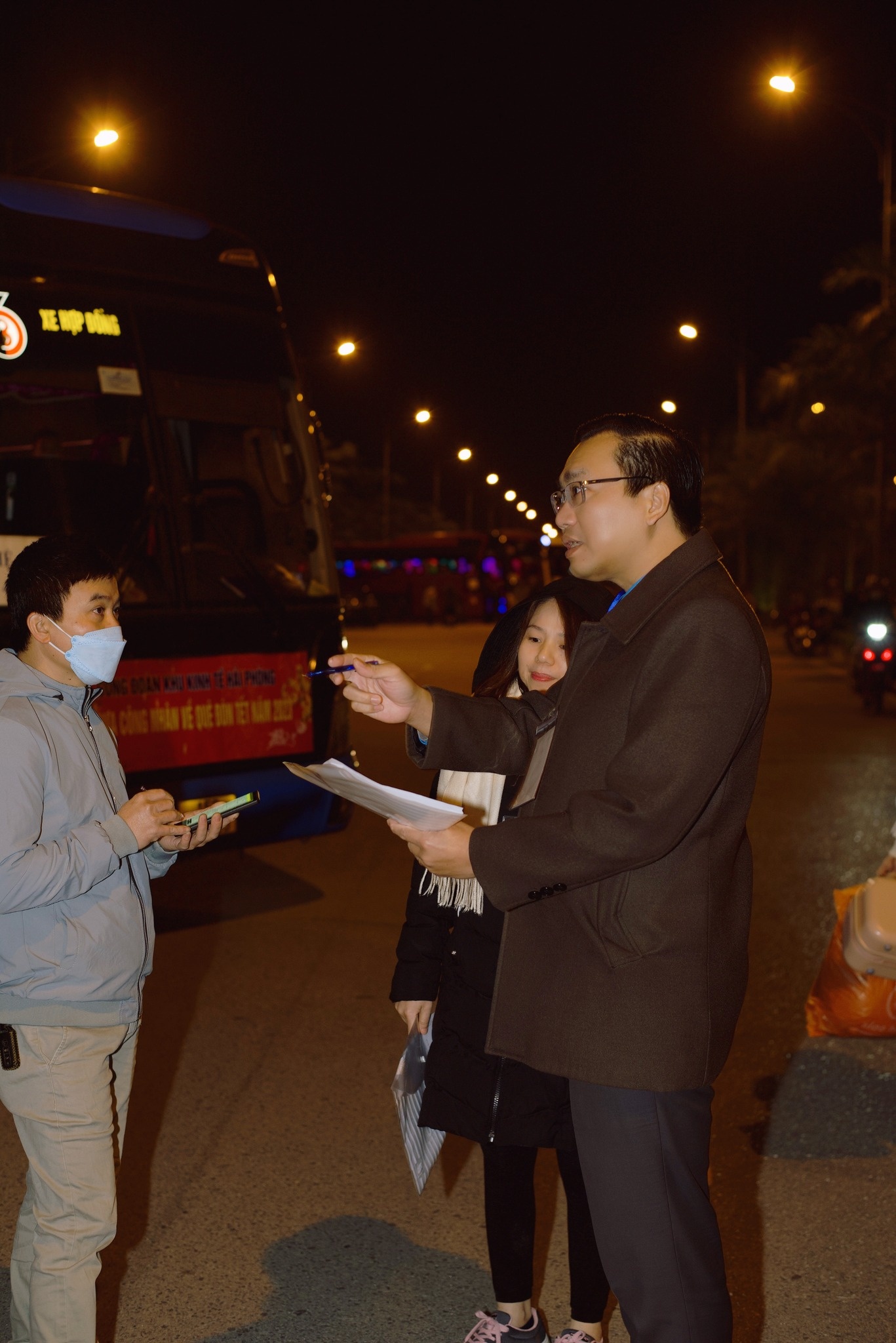 Đưa công nhân về quê ăn Tết: "Xe mới, rộng rãi, sạch sẽ để họ được ngồi thoải mái nhất" Đưa công nhân về quê ăn Tết: "Xe mới, rộng rãi, sạch sẽ để họ được ngồi thoải mái nhất"