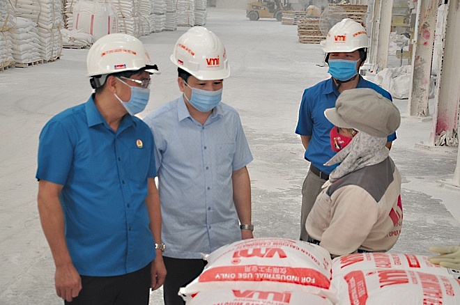 Ép buộc người lao động đi làm ngày lễ, Tết doanh nghiệp có bị phạt? Ép buộc người lao động đi làm ngày lễ, Tết, doanh nghiệp có bị phạt?