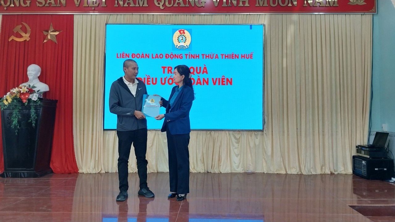 LĐLĐ Thừa Thiên Huế hỗ trợ kịp thời các đoàn viên đặc biệt khó khăn trước Tết LĐLĐ Thừa Thiên Huế hỗ trợ kịp thời các đoàn viên đặc biệt khó khăn trước Tết