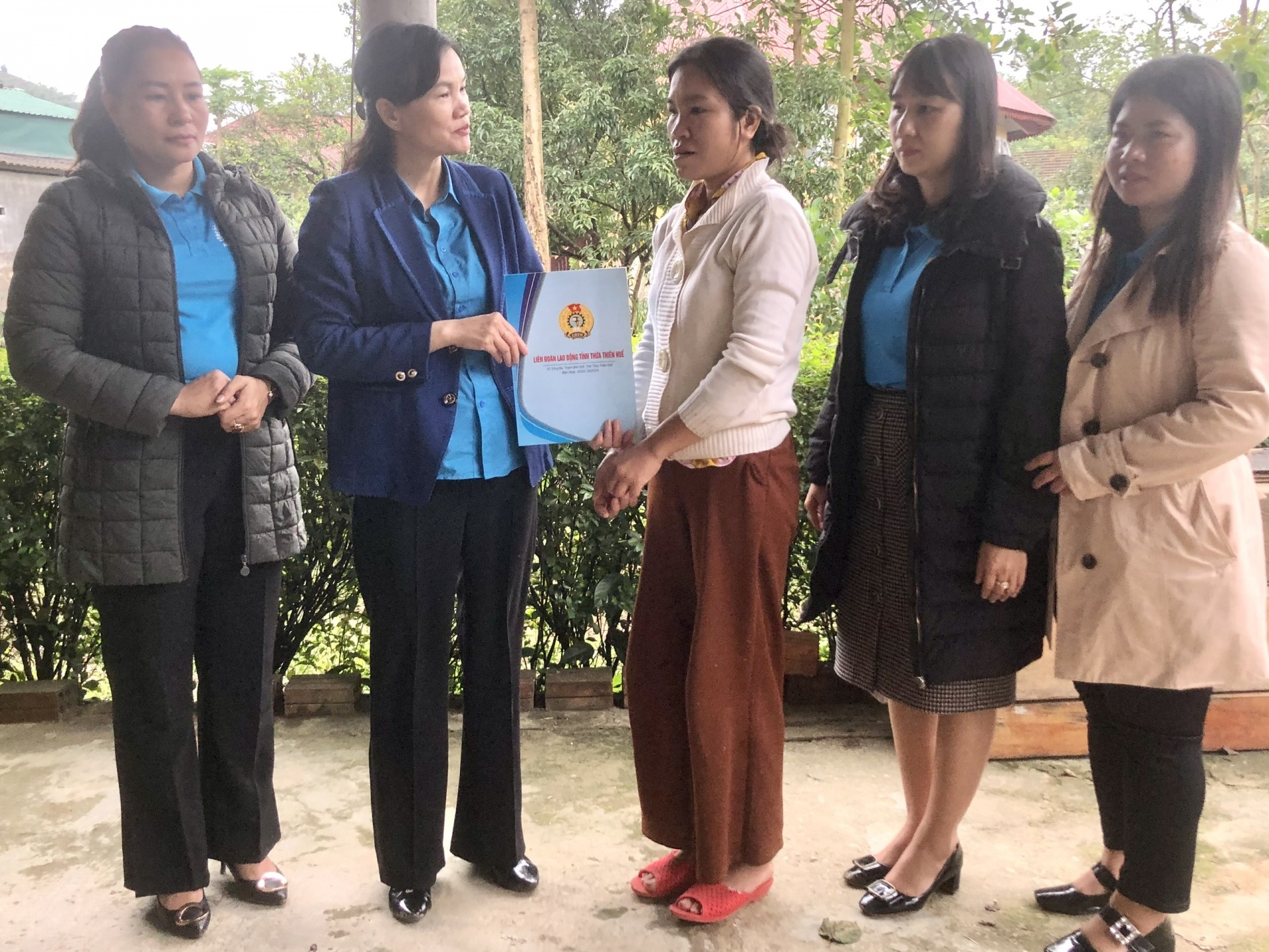 LĐLĐ Thừa Thiên Huế hỗ trợ kịp thời các đoàn viên đặc biệt khó khăn trước Tết LĐLĐ Thừa Thiên Huế hỗ trợ kịp thời các đoàn viên đặc biệt khó khăn trước Tết