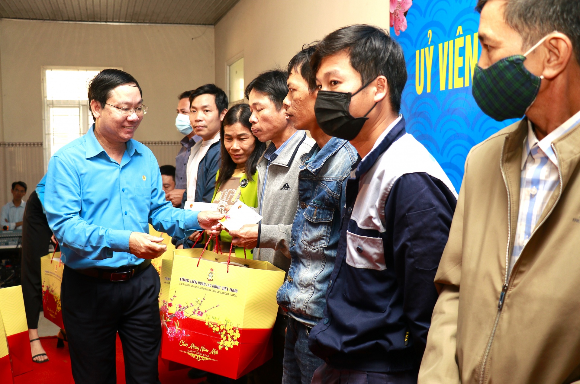 Công đoàn Quảng Trị: Nỗ lực chăm lo đoàn viên, người lao động khó khăn vui đón Tết