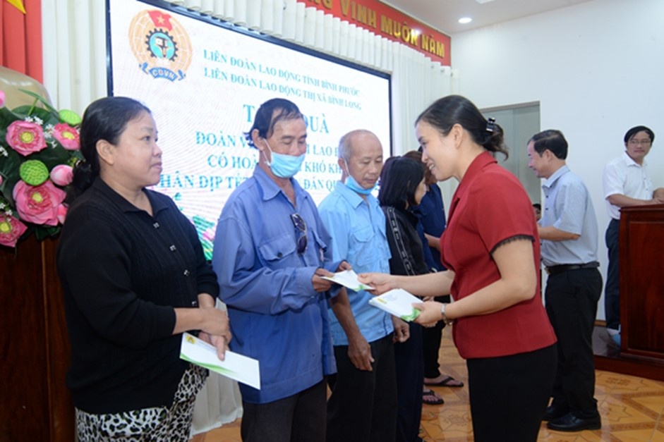 Bình Phước: Mang Tết ấm đến với đoàn viên, người lao động khó khăn
