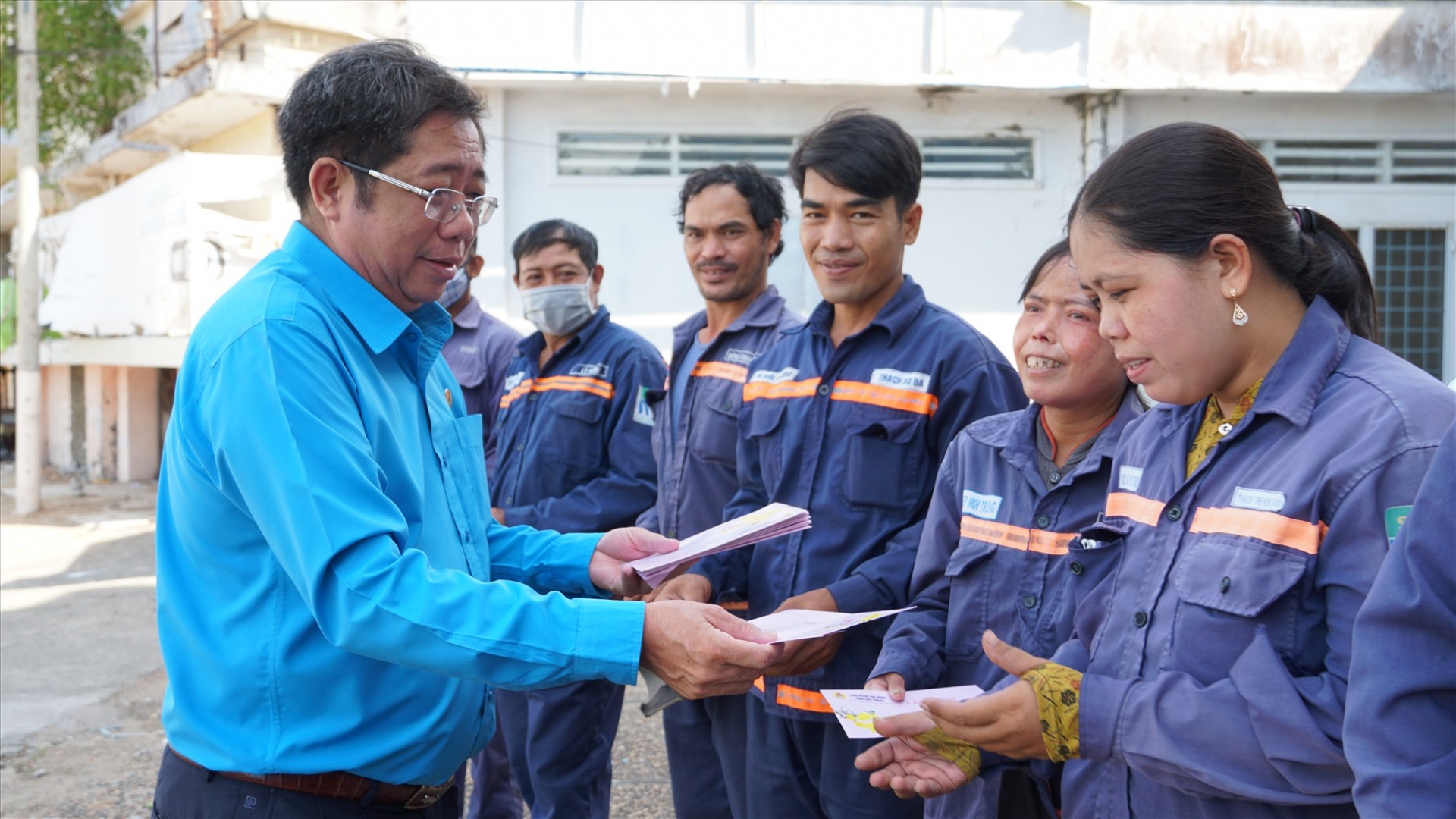 ĐBSCL: Nhiều đoàn viên, người lao động làm việc xuyên đêm giao thừa