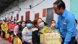 Công nhân Bình Dương làm việc xuyên Tết được trả lương gấp 300% ngày thường