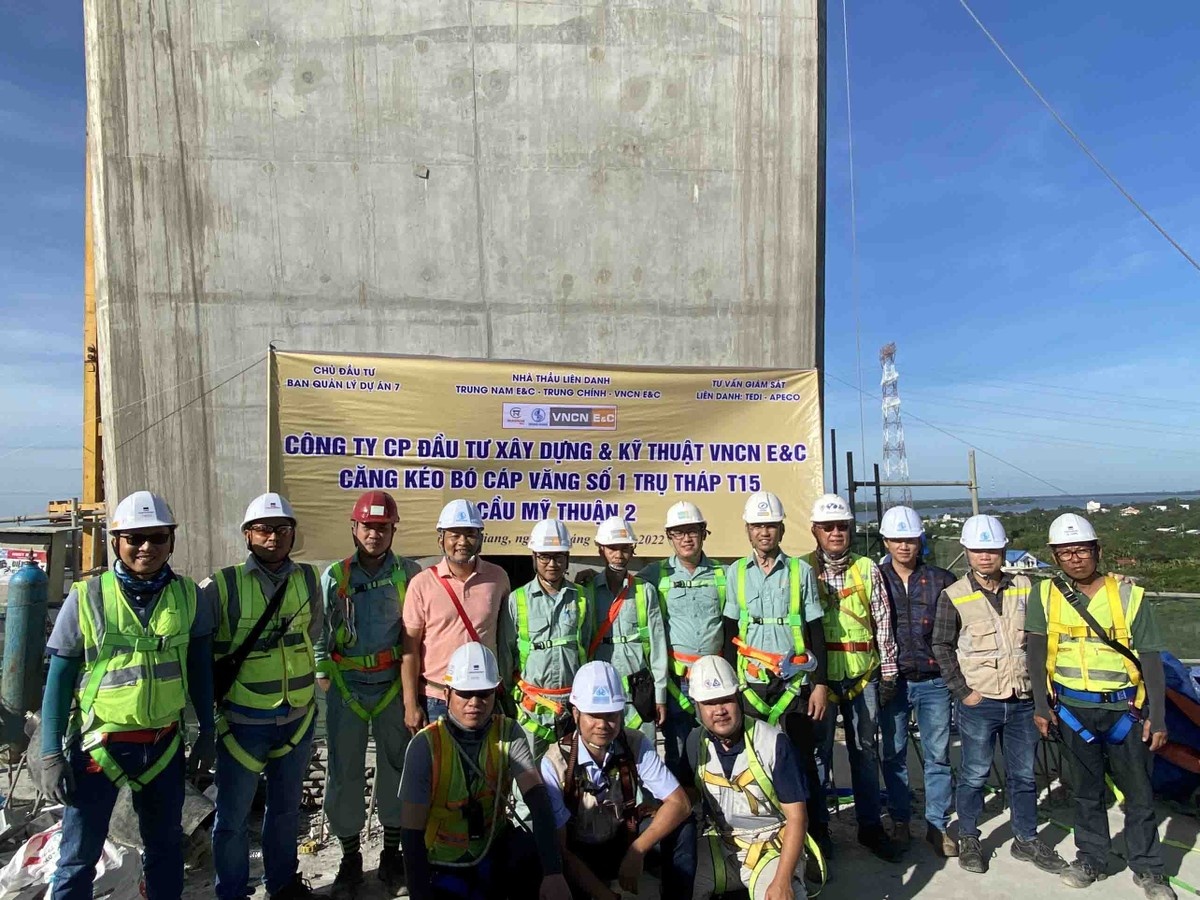 Ghi nhanh từ công trình cầu Mỹ Thuận 2: Công nhân làm việc xuyên Tết