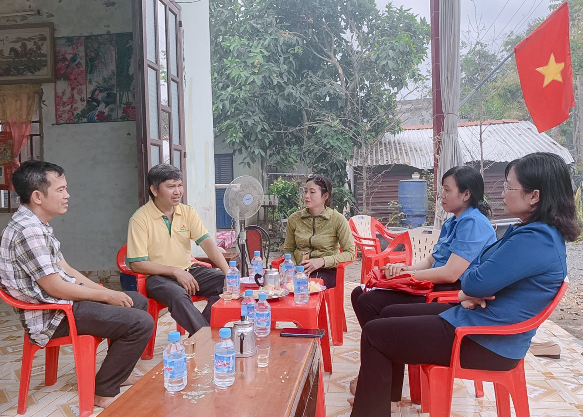 Công đoàn ngành Y tế Long An thăm hỏi, tặng quà đoàn viên, người lao động dịp Tết