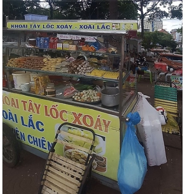 TP. Buôn Mê Thuột: Tết là mùa kiếm tiền của những người bán cá viên chiên