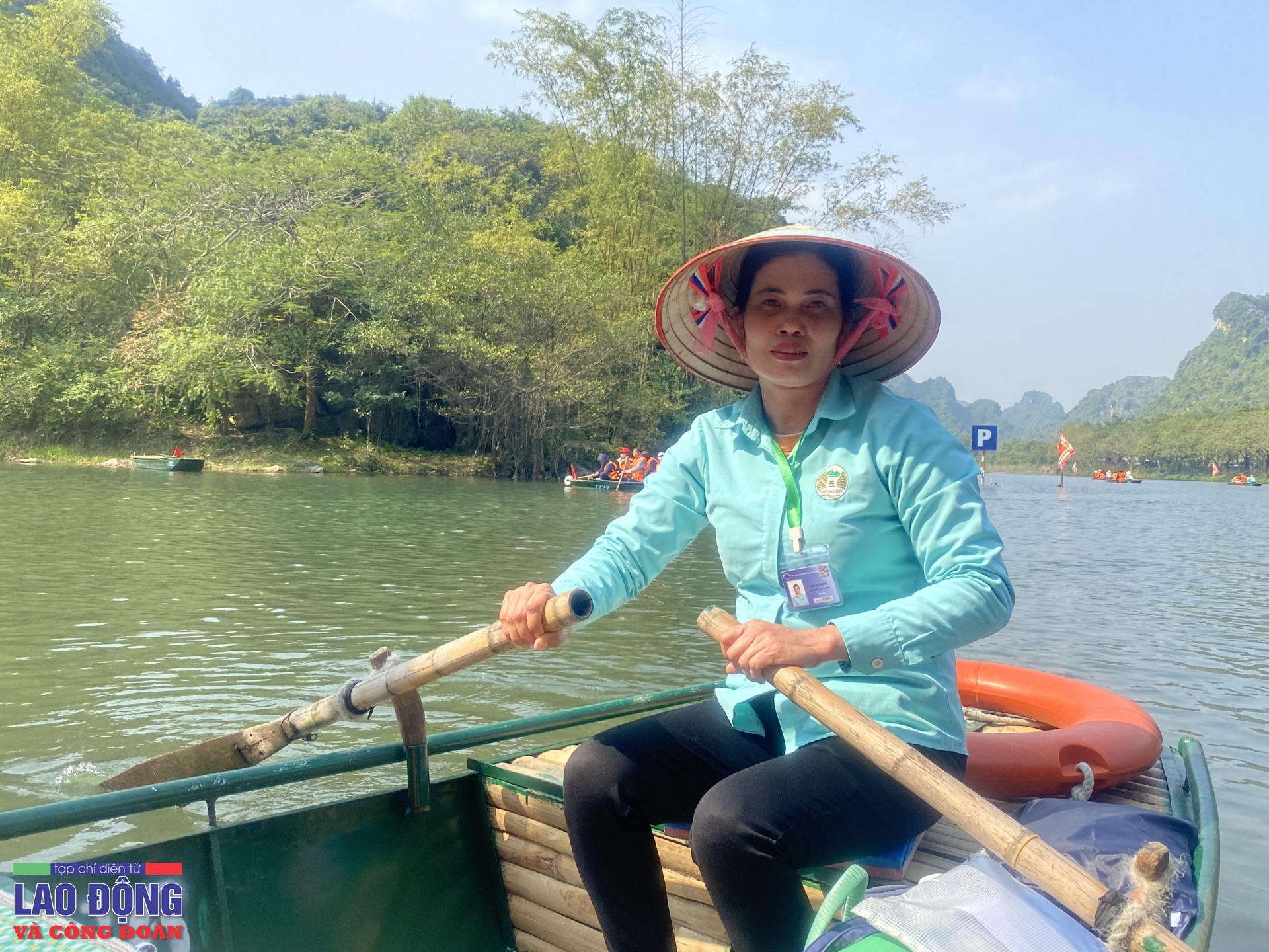 Những lái đò làm việc xuyên Tết tại di sản Tràng An