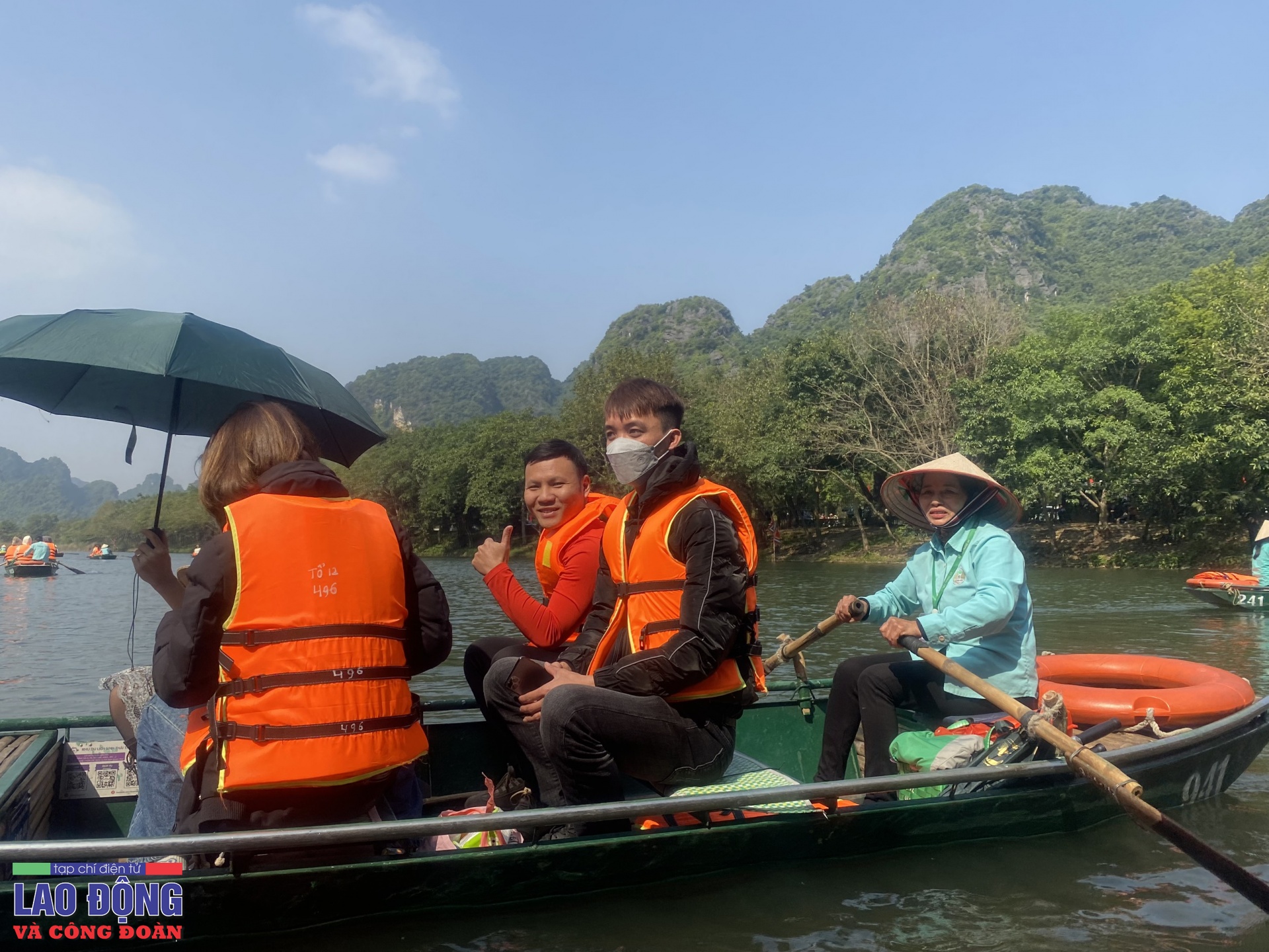 Những lái đò làm việc xuyên Tết tại di sản Tràng An