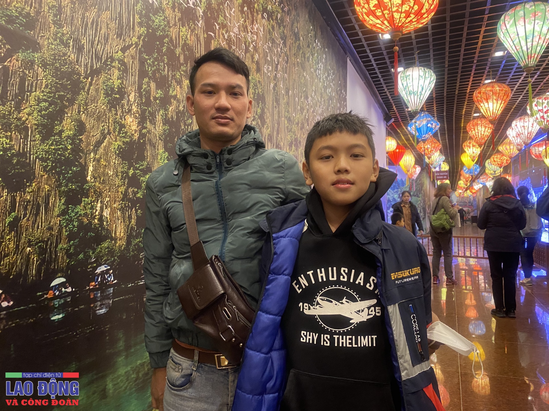 Những lái đò làm việc xuyên Tết tại di sản Tràng An