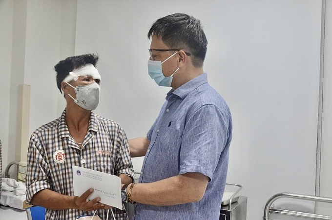 “Tết Sum vầy - Xuân gắn kết” lan tỏa tinh thần vượt khó đến nhà giáo “Tết Sum vầy - Xuân gắn kết” lan tỏa tinh thần vượt khó đến nhà giáo