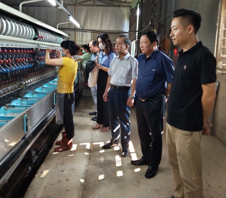 Lâm Đồng: Người lao động phấn khởi bắt đầu ngày làm việc của năm mới Lâm Đồng: Người lao động phấn khởi bắt đầu ngày làm việc của năm mới