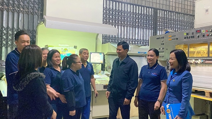 Bàn giải pháp xây dựng đội ngũ cán bộ công đoàn lớn mạnh Bàn giải pháp xây dựng đội ngũ cán bộ công đoàn lớn mạnh