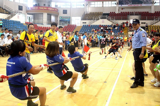 Bàn giải pháp xây dựng đội ngũ cán bộ công đoàn lớn mạnh Bàn giải pháp xây dựng đội ngũ cán bộ công đoàn lớn mạnh