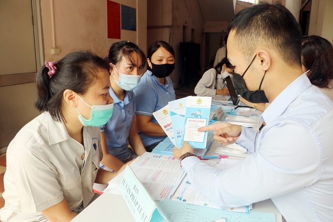 Trợ giúp NLĐ các vấn đề trong cuộc sống và vai trò của nhân viên công tác xã hội