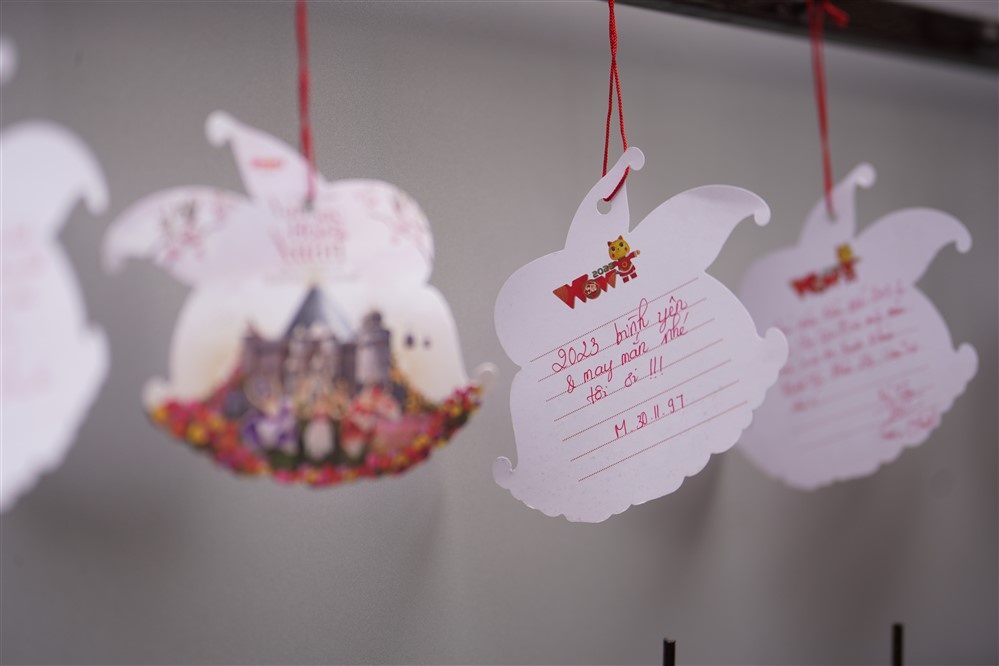 Du khách háo hức tới Bà Nà thưởng hoa đào chuông, xem show xe cổ