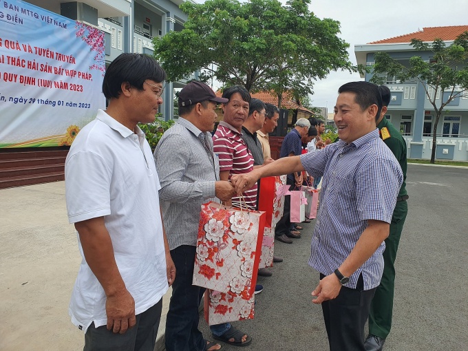 Ngư dân Bà Rịa - Vũng Tàu kí cam kết không khai thác hải sản bất hợp pháp