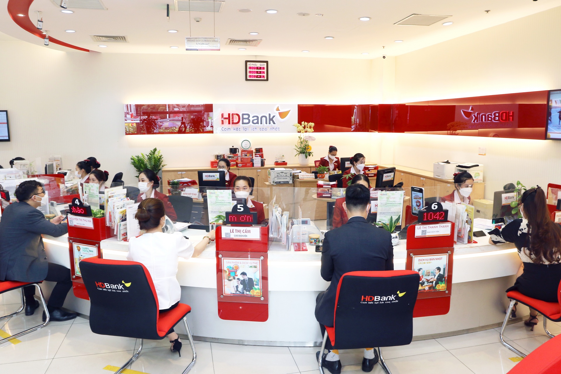 Tăng trưởng cao về quy mô và chất lượng, HDBank báo lãi năm 2022 vượt 10.200 tỷ đồng, thu nhập dịch vụ tăng trên 50%