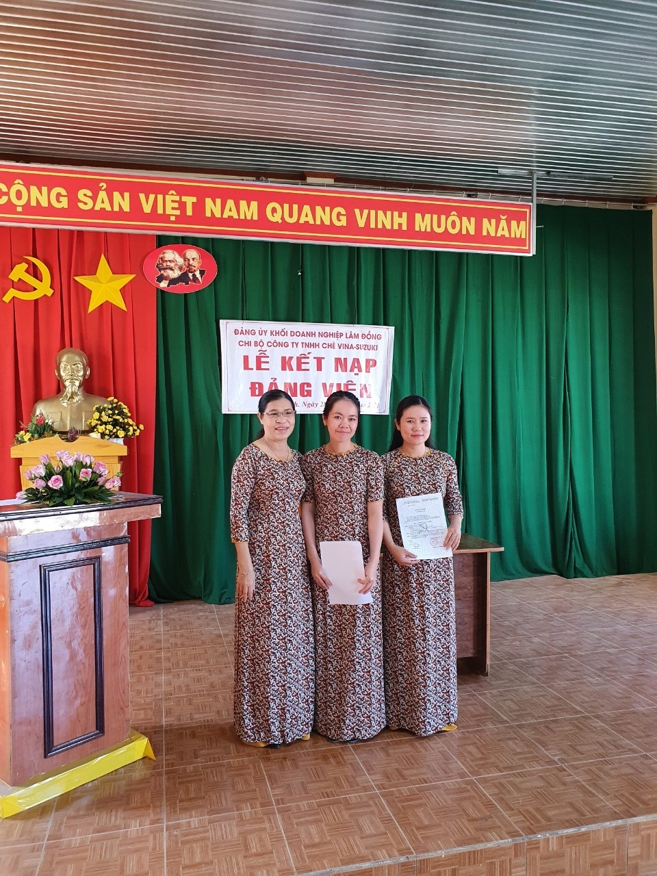 Lâm Đồng nỗ lực phát triển đảng viên trong các doanh nghiệp Lâm Đồng nỗ lực phát triển đảng viên trong các doanh nghiệp