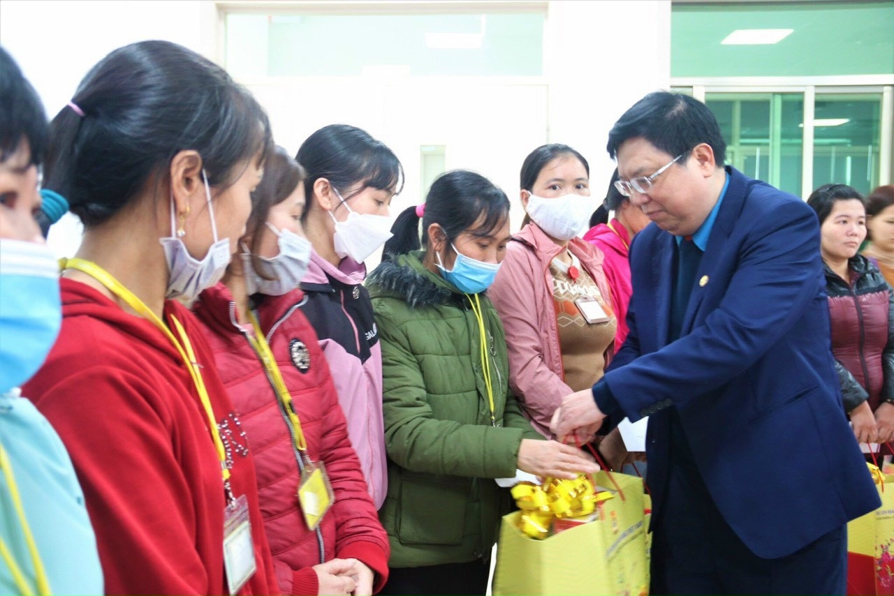 Công đoàn Nam Định nỗ lực chăm lo người lao động trước, trong và sau Tết Công đoàn Nam Định nỗ lực chăm lo người lao động trước, trong và sau Tết