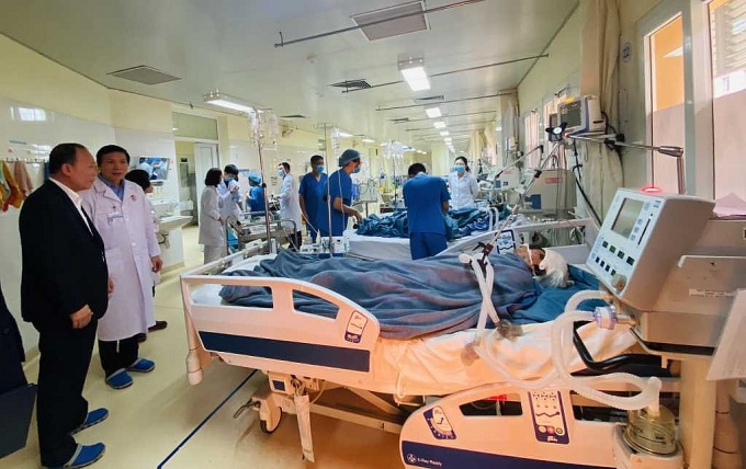 Vụ cháy nổ tàu ORIENTAL GLORY: Công đoàn thăm hỏi, trao hỗ trợ tới các nạn nhân Vụ cháy nổ tàu ORIENTAL GLORY: Công đoàn thăm hỏi, trao hỗ trợ tới các nạn nhân